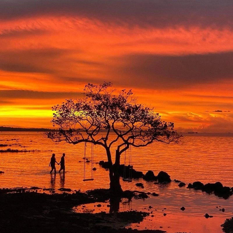 Khung cảnh Bãi Thơm hoàng hôn thật bình yên