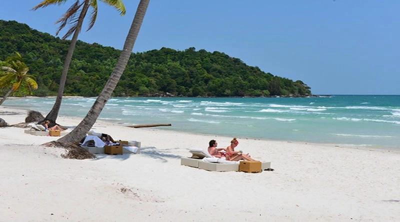 Tận hưởng cảm giác Bãi Thơm tắm biển sảng khoái