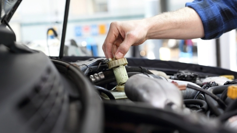 Nguyên nhân khiến hệ thống lái ô tô nặng bất thường