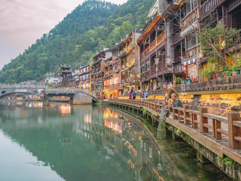 Ghi lại khoảnh khắc với hình ảnh phượng hoàng cổ trấn