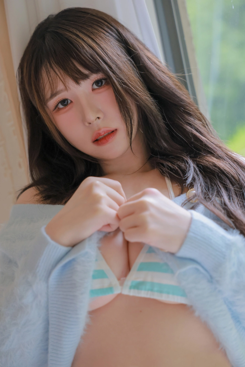 Gái xinh vú to khiêu dâm nóng bỏng cuốn hút nước dâm tuôn ướt sàn