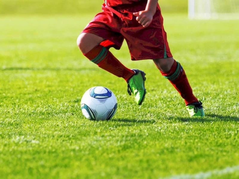 Bí kíp giữ bóng khi bị vây kín – Không bao giờ mất bóng