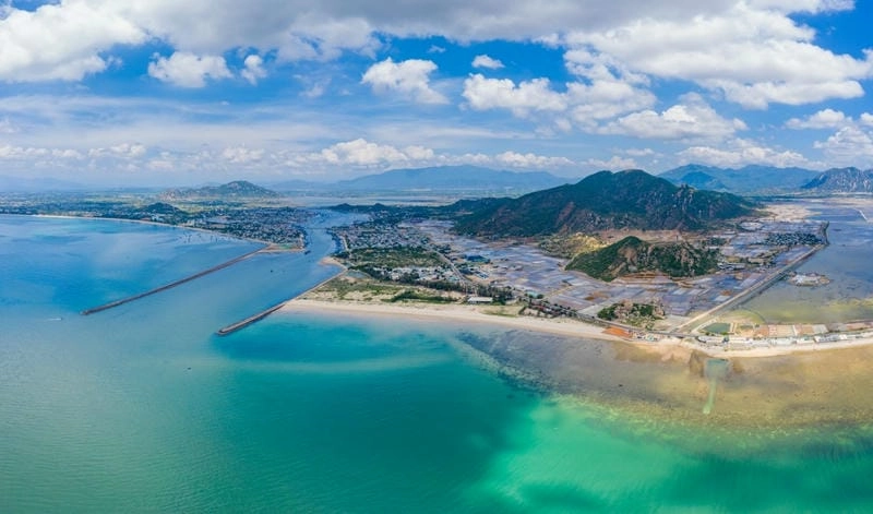 Du lịch biển Ninh Chữ hấp dẫn với không gian thoáng đãng