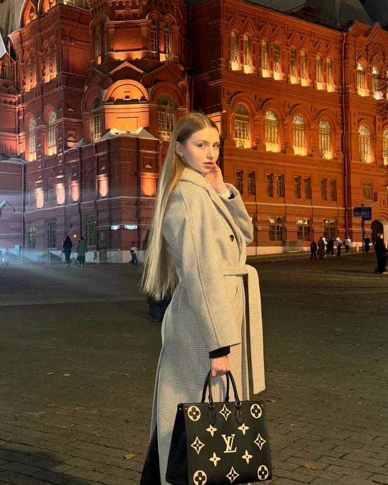 Gái đẹp Nga nổi bật phong cách thanh lịch