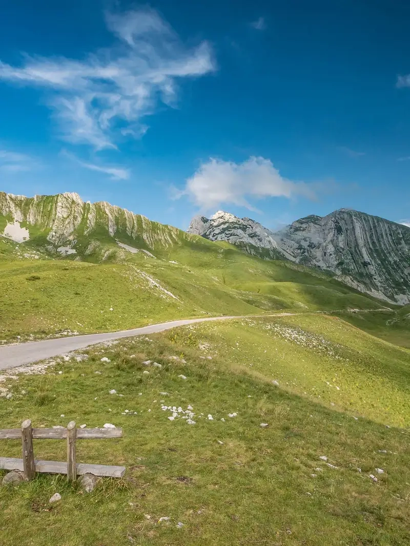Núi Durmitor nổi tiếng với cảnh sắc nguyên sơ