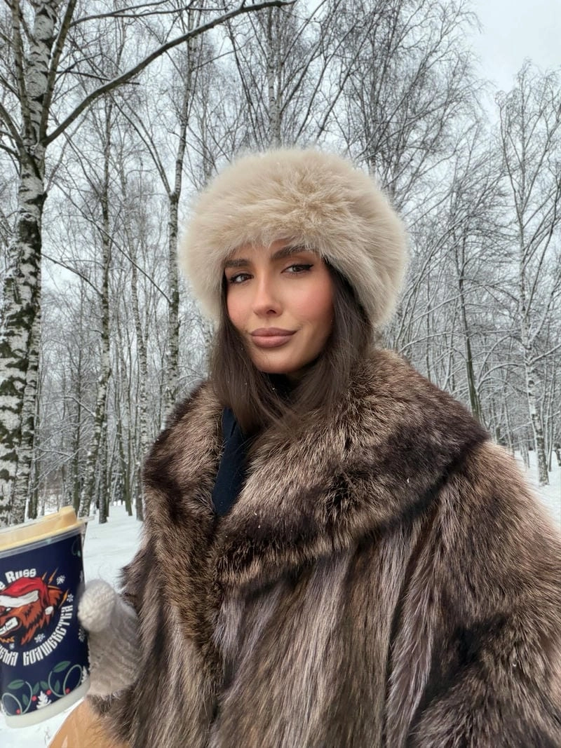 Hình ảnh gái Nga thể hiện thần thái cuốn hút