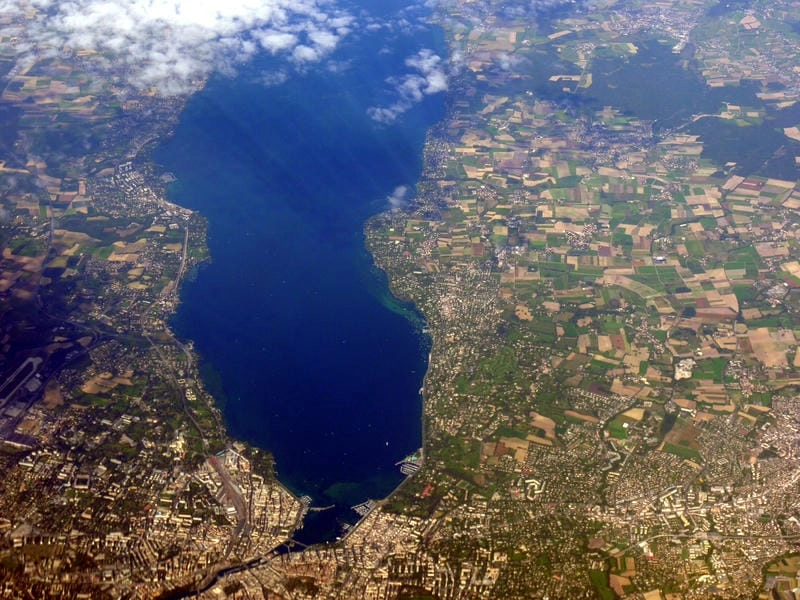 Phong cảnh hồ Geneva hòa quyện núi và nước