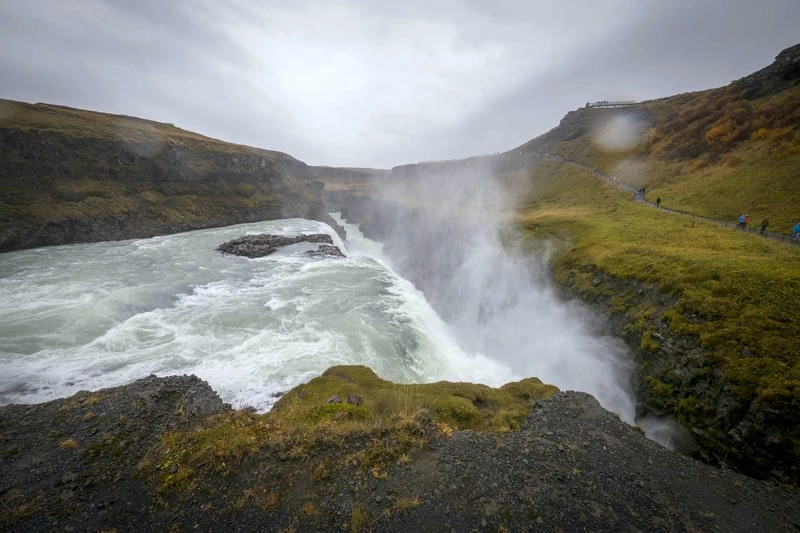 Phong cảnh thác Gullfoss hòa quyện nước và đá