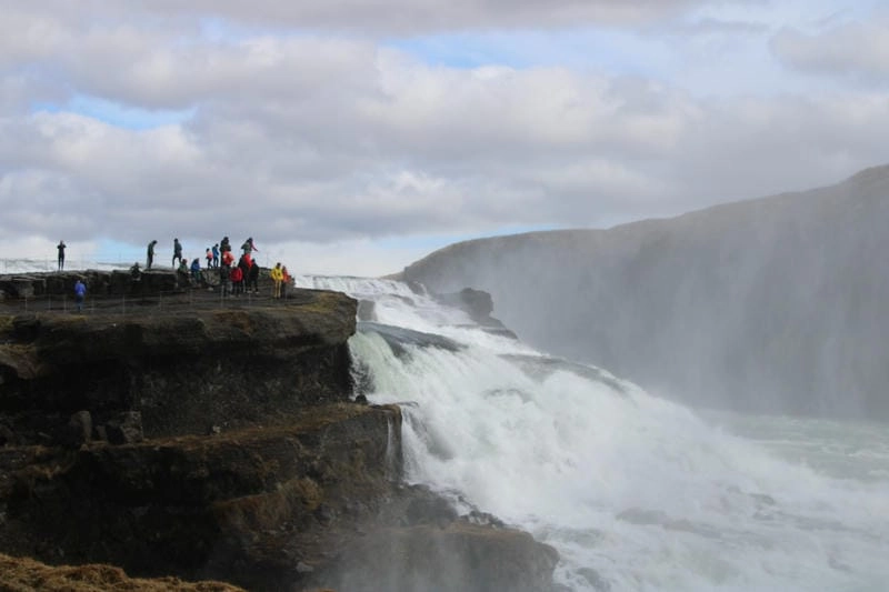 Thác Gullfoss thu hút du khách quanh năm