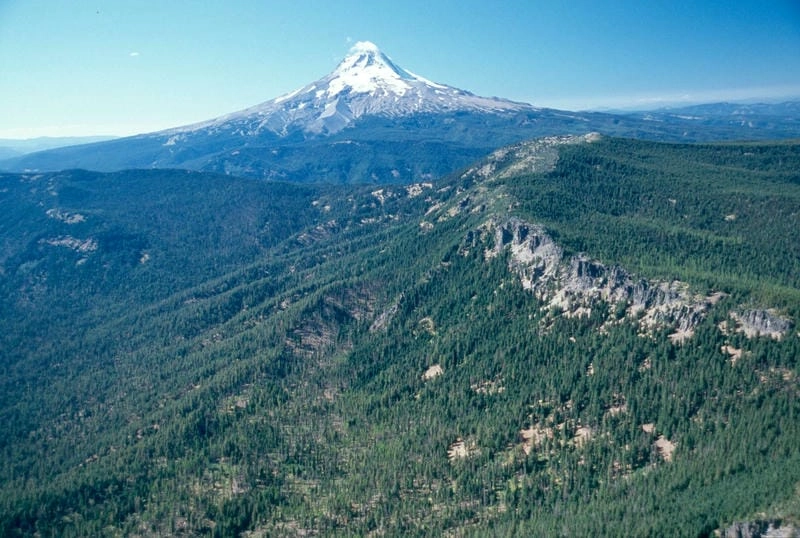 Du lịch nổi bật núi Mount Hood quanh bốn mùa