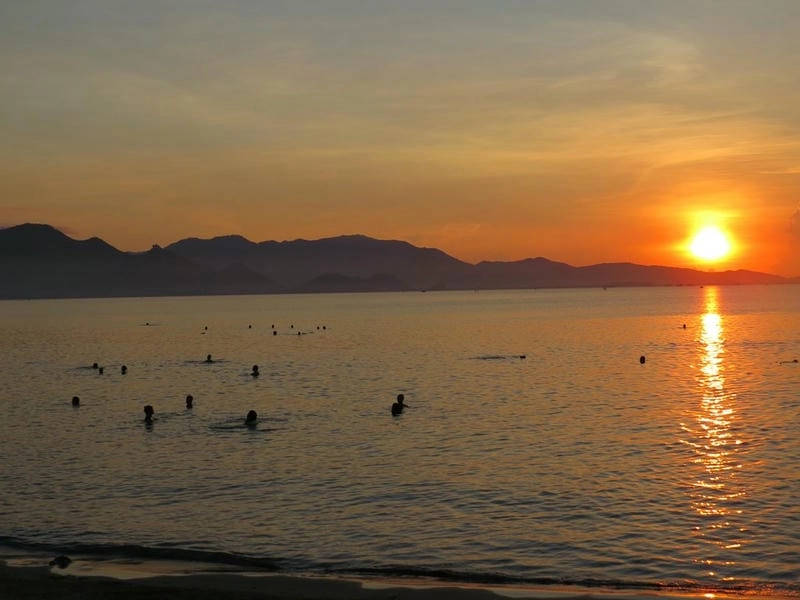 Núi Mount Shasta châu Mỹ nổi bật giữa đại ngàn