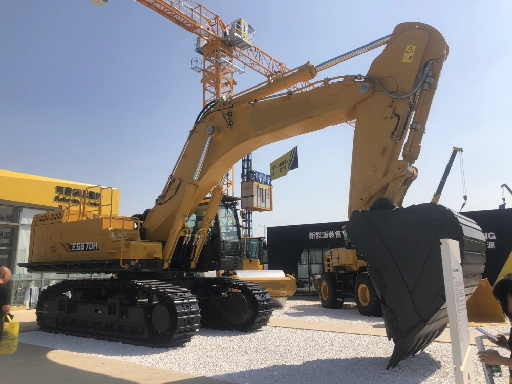 Xe xúc không nâng gầu tình trạng phổ biến tại công trường