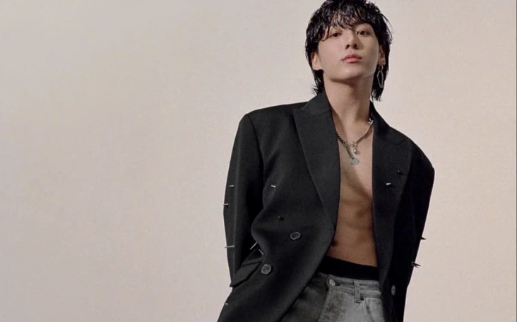BTS Jungkook bị chỉ trích vì livestream uống rượu