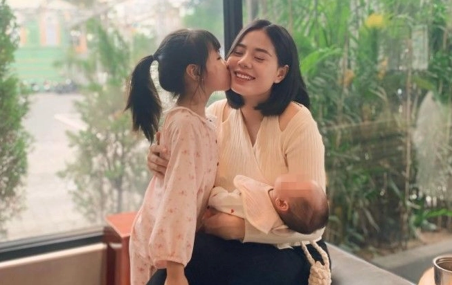 Nguyễn Thị Huyền hạnh phúc bên gia đình nhỏ của mình