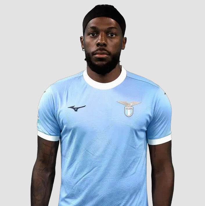 Cầu thủ Nuno Tavares trong màu áo tập luyện chuẩn bị cho trận đấu tại Serie A