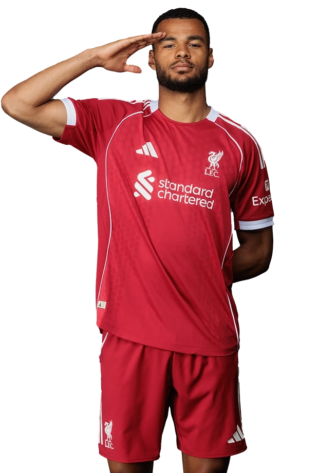 Cody Gakpo tung cú sút đầy uy lực trong một pha bóng tấn công của Liverpool