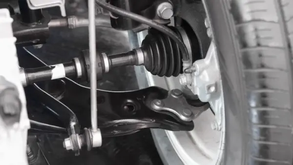 Nguyên nhân phổ biến gây hệ thống treo ô tô xì dầu