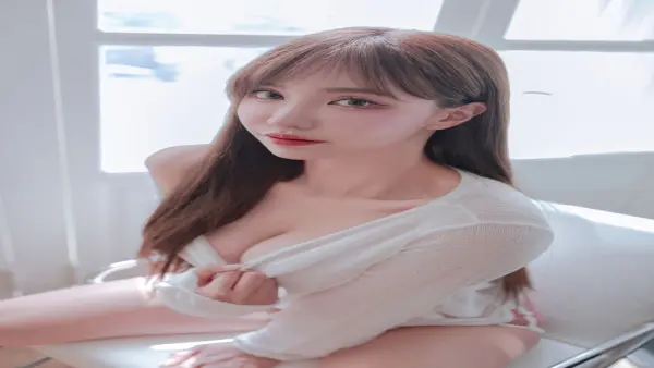 Gái xinh lo vu cười duyên trong phòng tắm hơi nước mịt mù