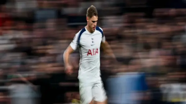Phân tích chiến thuật Micky van de Ven và phong cách thi đấu bùng nổ tại Tottenham năm 2026
