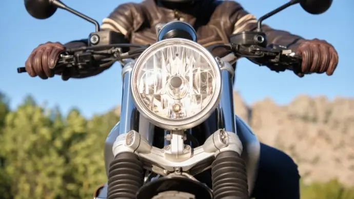 Tại sao đèn pha xe máy không sáng và cách xử lý đúng cách