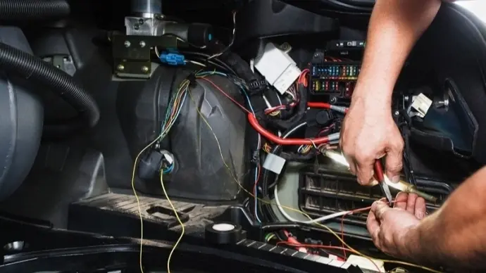 Cách xử lý khi hệ thống điện ô tô chập chờn bất thường
