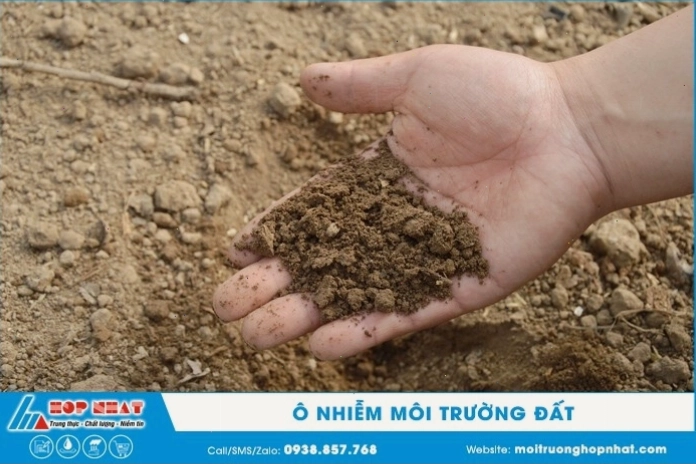 Bãi rác thải rắn lộ thiên gây ô nhiễm đất và không khí