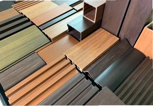Bộ bàn ghế làm từ nhựa composite trong không gian hiện đại