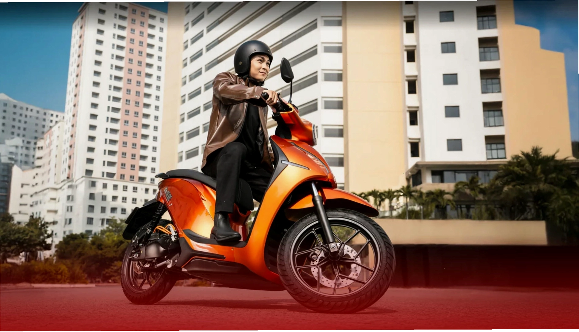 Cận cảnh bánh xe và hệ thống phanh trên xe máy điện Datbike Quantum S1