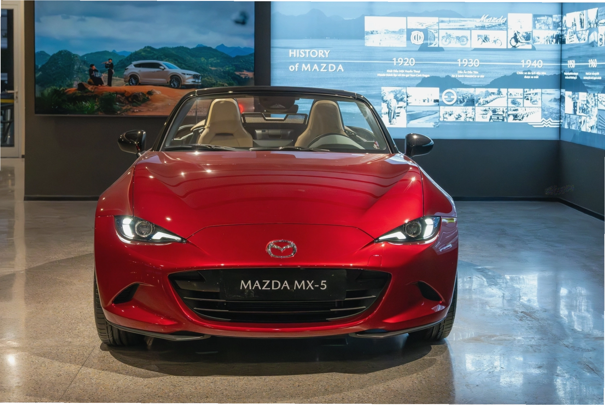 Cận cảnh chi tiết đèn pha LED sắc sảo của Mazda MX-5