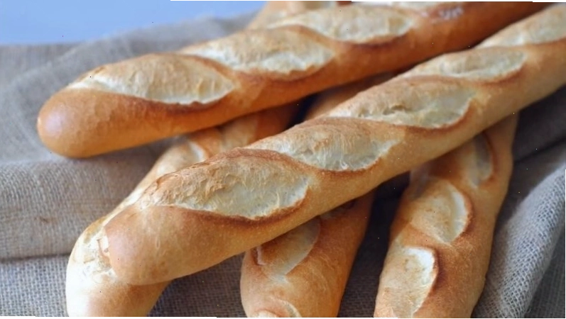 Cận cảnh thớ bánh mì baguette đạt chuẩn với ruột xốp