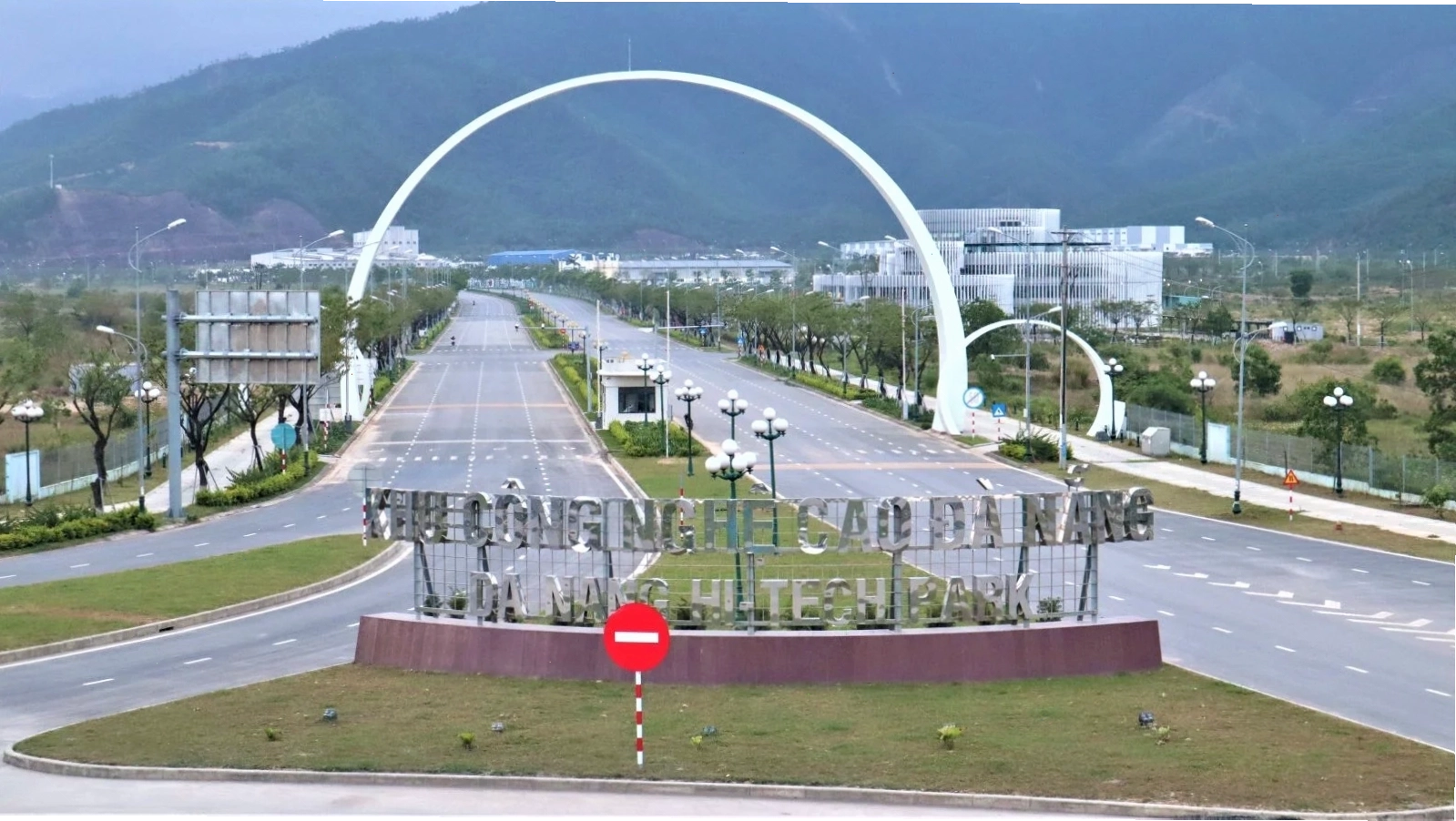 Cảnh quan xanh mát tại Khu công nghệ cao Đà Nẵng