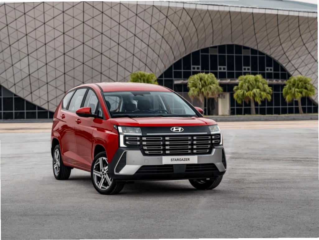 Chi tiết hông xe Hyundai Stargazer với đường nét khí động học