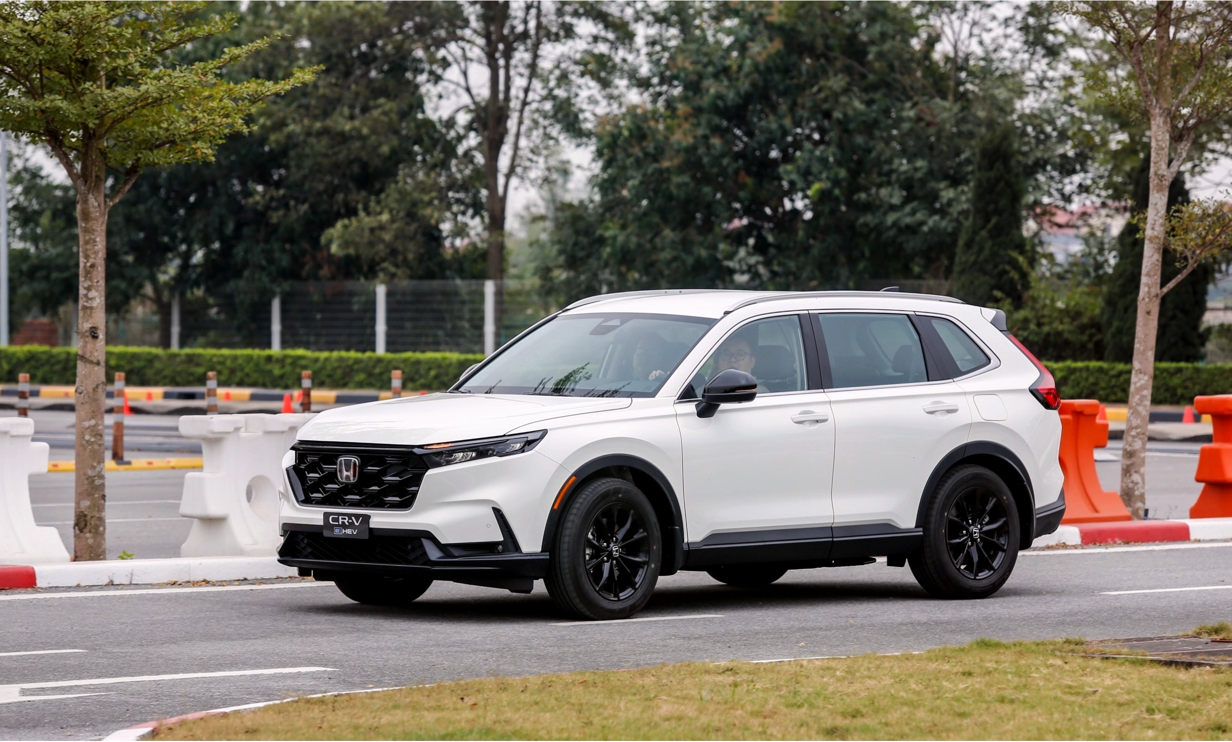 Chi tiết thiết kế ngoại thất ấn tượng của Honda CR-V Hybrid 2026