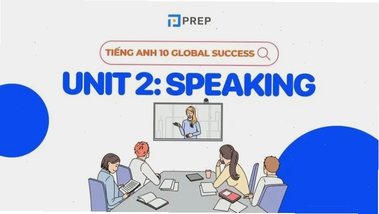 Chim non đang được chim bố mẹ chăm sóc