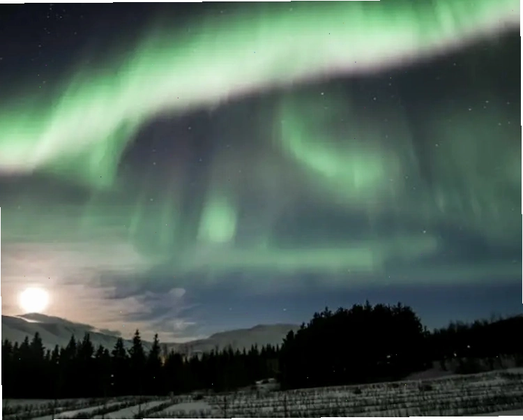 Cực quang lung linh trên bầu trời Iceland