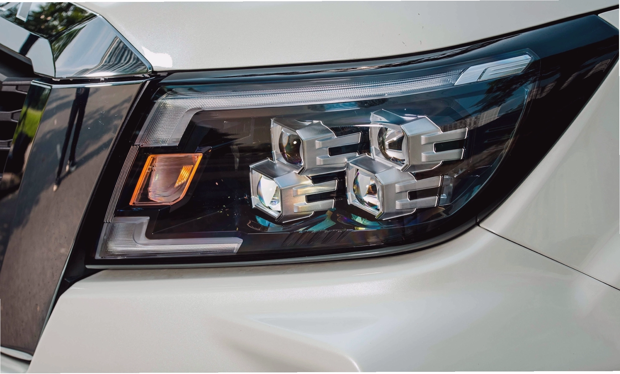 Đèn hậu xe Nissan Navara 2025
