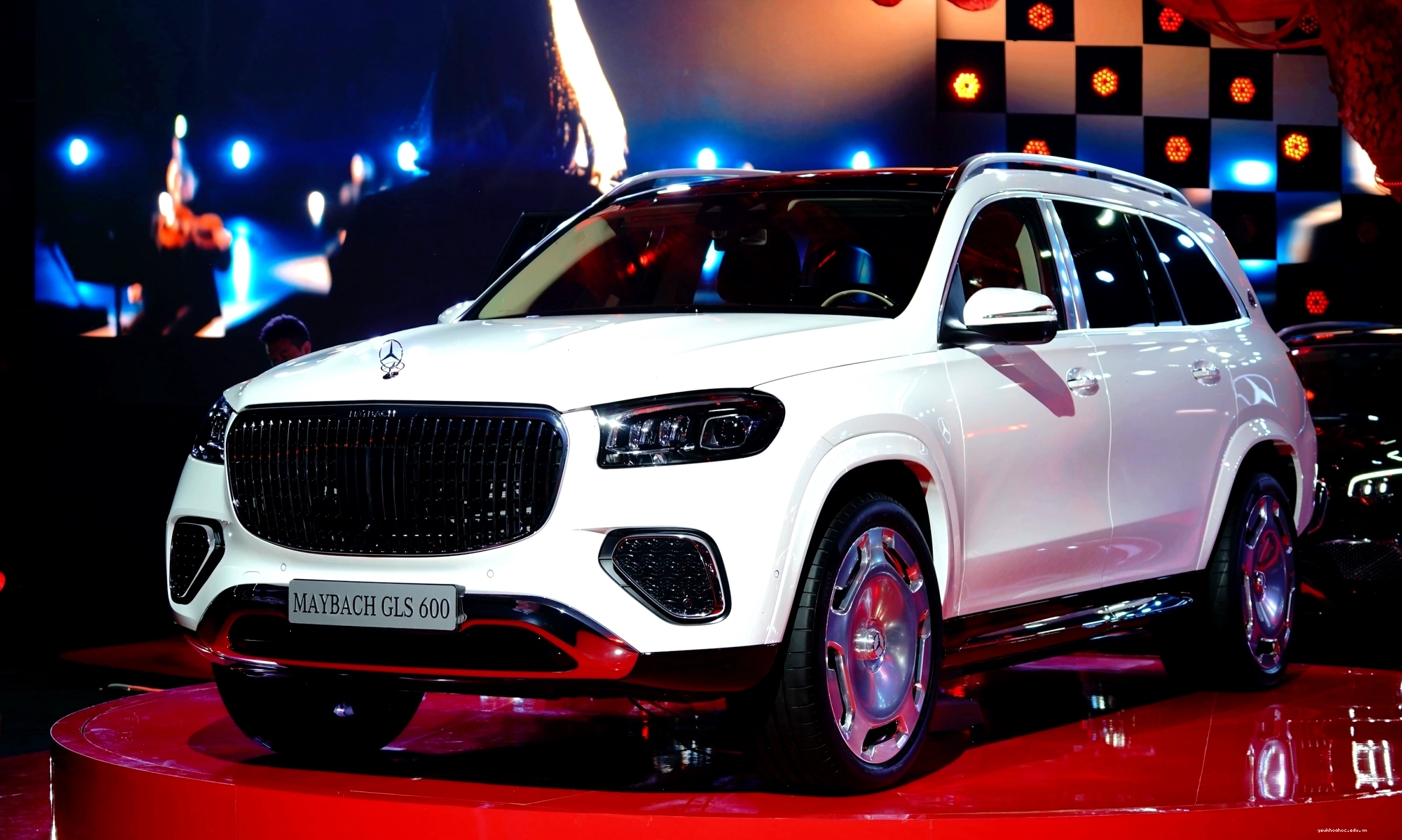 Động cơ mạnh mẽ của Mercedes-Benz GLS