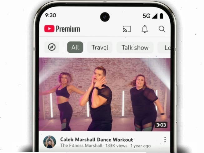 Giao diện ứng dụng YouTube với video thể dục trên màn hình