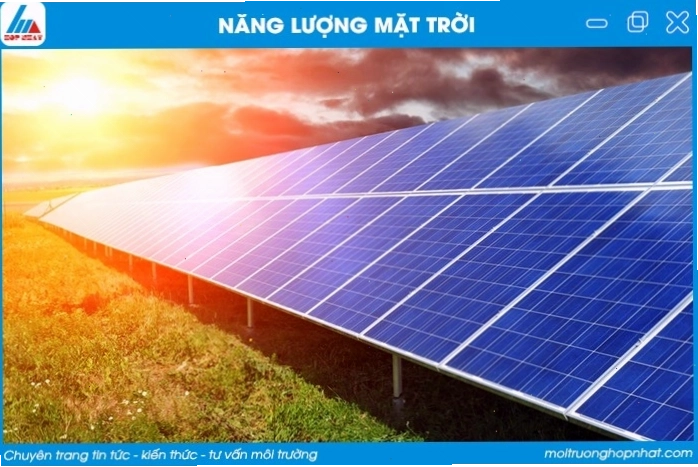 Hệ thống các tấm pin năng lượng mặt trời trên mái nhà và mặt đất