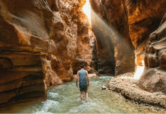 Hẻm núi Wadi Mujib gần Biển Chết