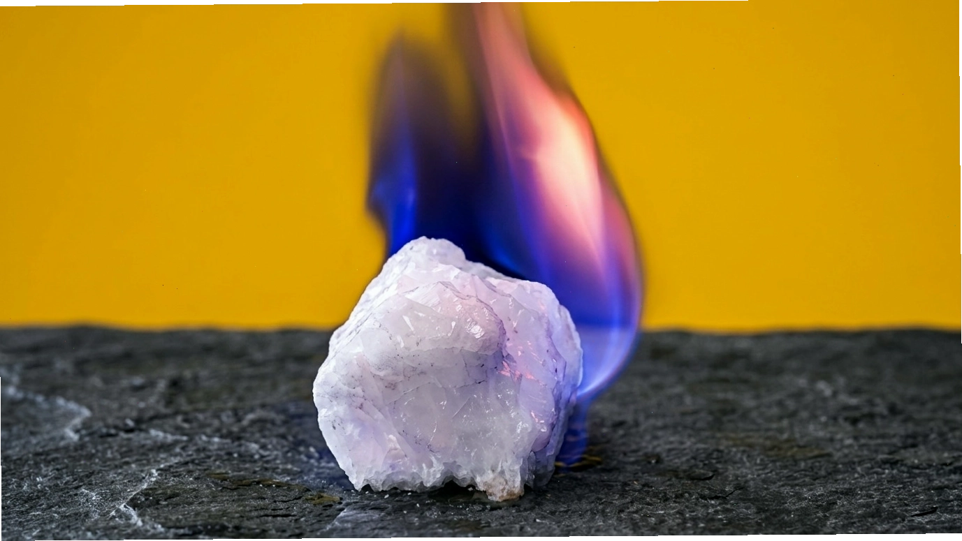 Hình ảnh minh họa cấu trúc tinh thể của băng cháy (methane hydrate)
