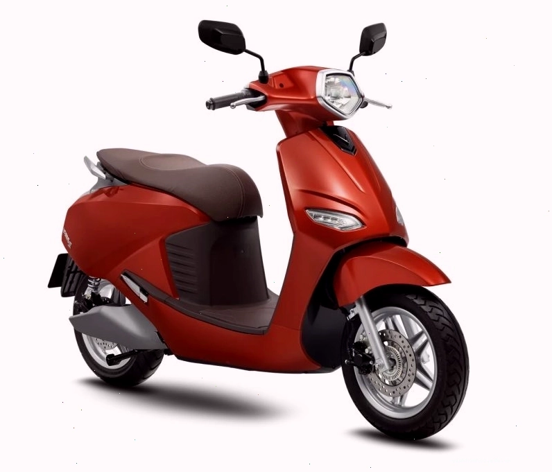 Hình ảnh tổng quan xe máy điện VinFast Vento màu cam