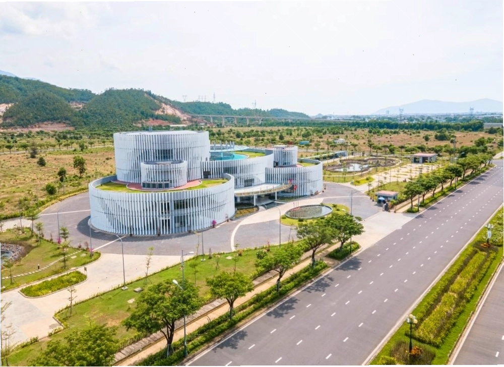 Khu Công nghệ cao Đà Nẵng nhìn từ trên cao, với các tòa nhà hiện đại.