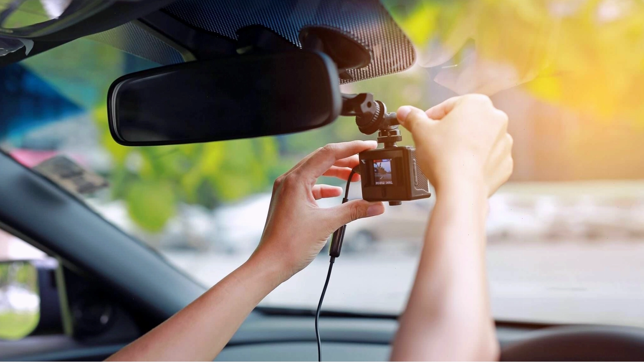 Lắp đặt camera hành trình cho xe hơi