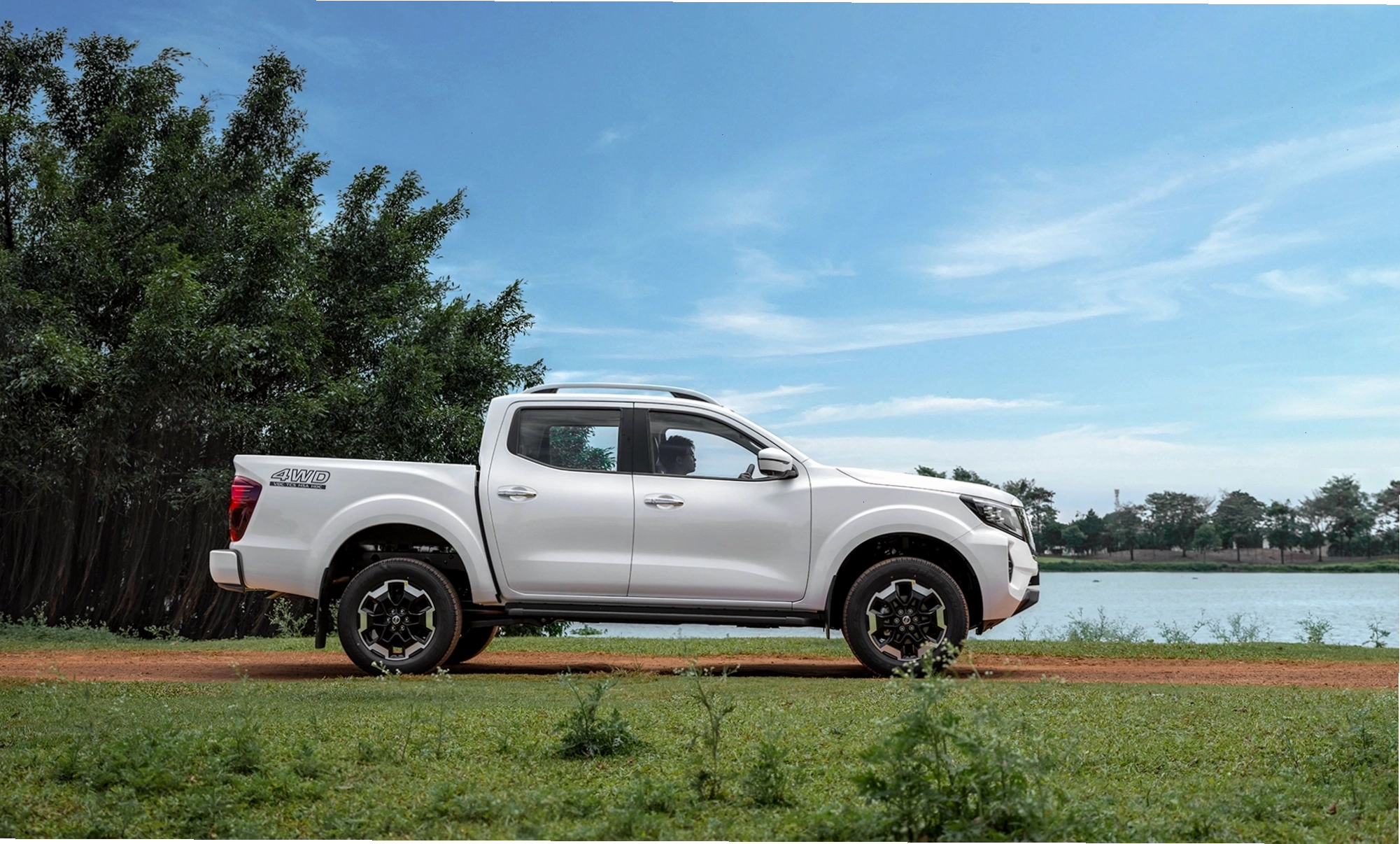 Nội thất tiện nghi của Nissan Navara VL 2025