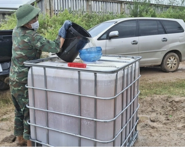 Quân đội Việt Nam huy động lực lượng ứng phó sự cố tràn dầu tại Dung Quất