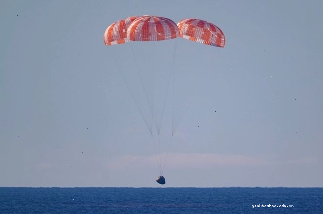 Tàu vũ trụ Orion hạ cánh an toàn sau sứ mệnh Artemis II