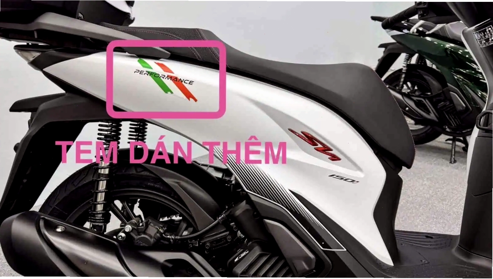 Tem xe thể thao trên Honda SH Ý 150i 2026