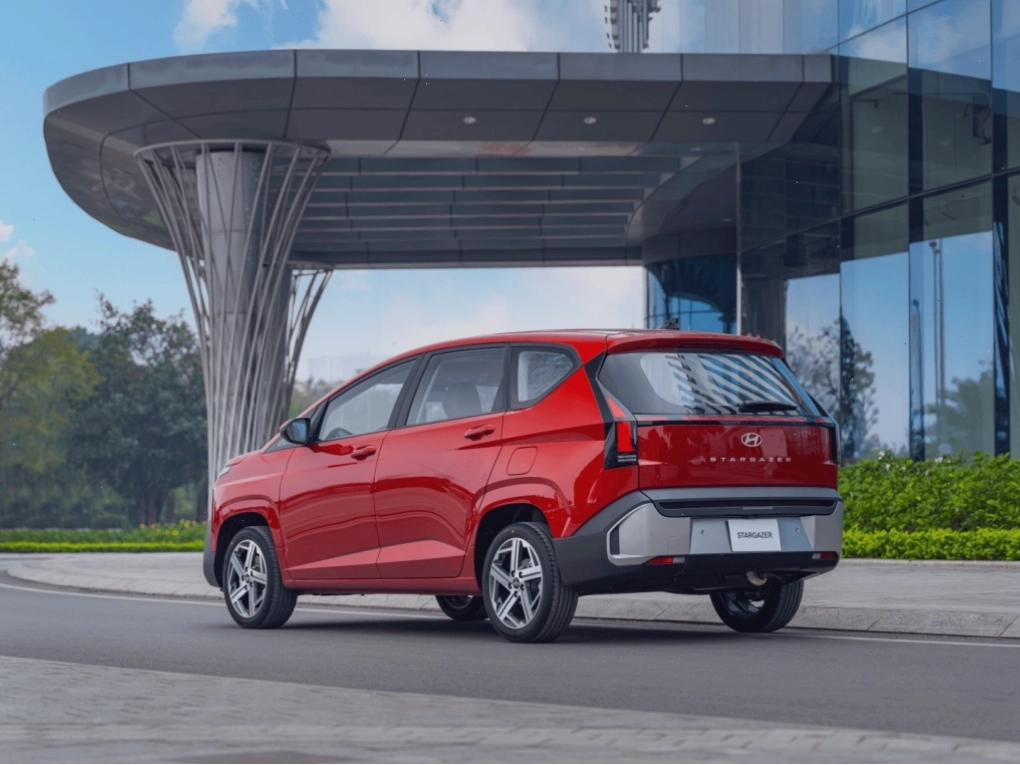 Thiết kế đuôi xe Hyundai Stargazer với cụm đèn hậu dạng chữ L