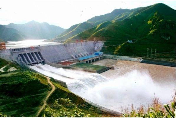 Thủy điện đóng vai trò quan trọng trong việc cung cấp điện cho hệ thống quốc gia